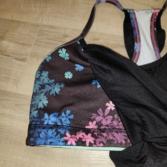 Size 4 Lululemon No limits tank - Picture 8 of 11